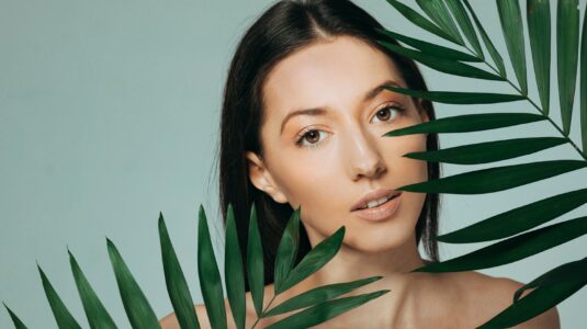 brunette-girl-posing-with-exotic-leaves